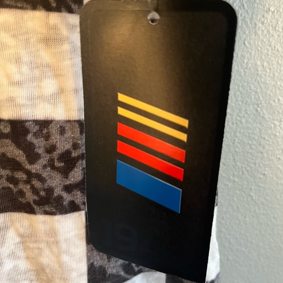 NWT NASCAR v-neck T-shirt (XXL) - Picture 4 of 6